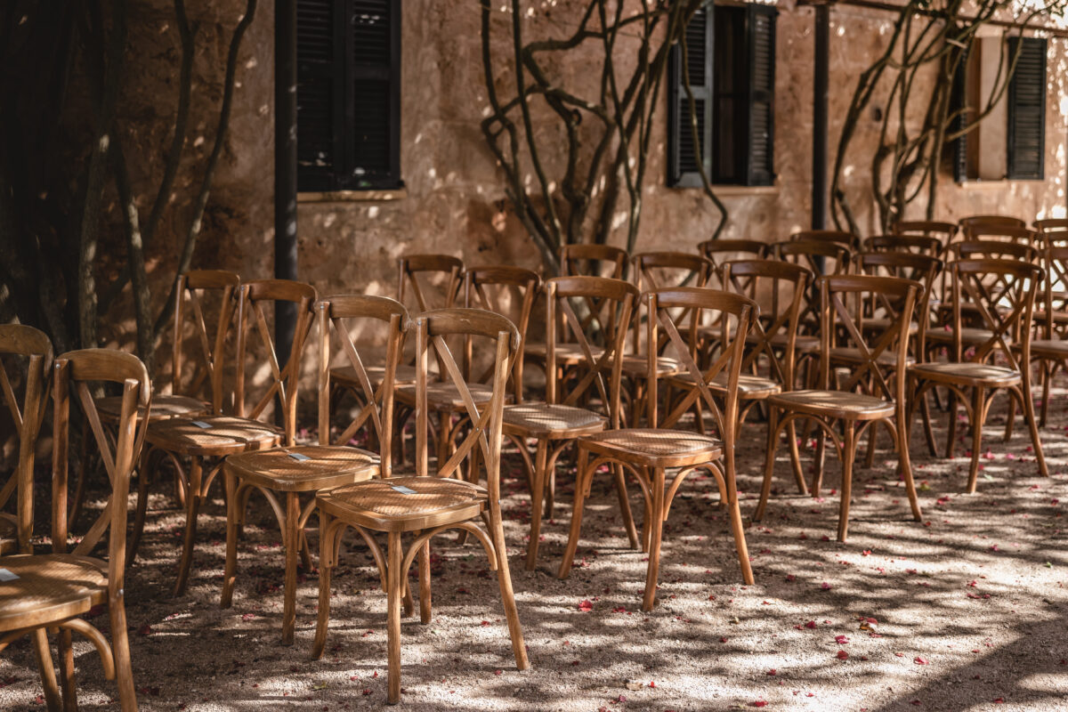 Discover why Mallorca is the perfect destination for your dream wedding. From stunning venues to year-round sunshine, explore the top reasons to say 'I do' in this Mediterranean paradise!